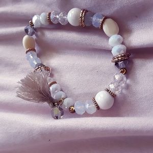 Simple bracelet with tassles